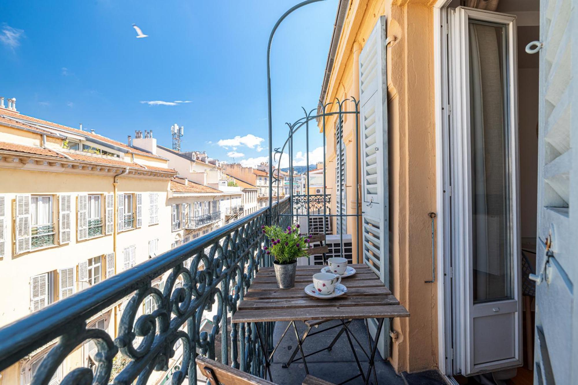 Massena Street - 1 Bdr Duplex With Ac & Parking Apartment Nisa Exterior foto