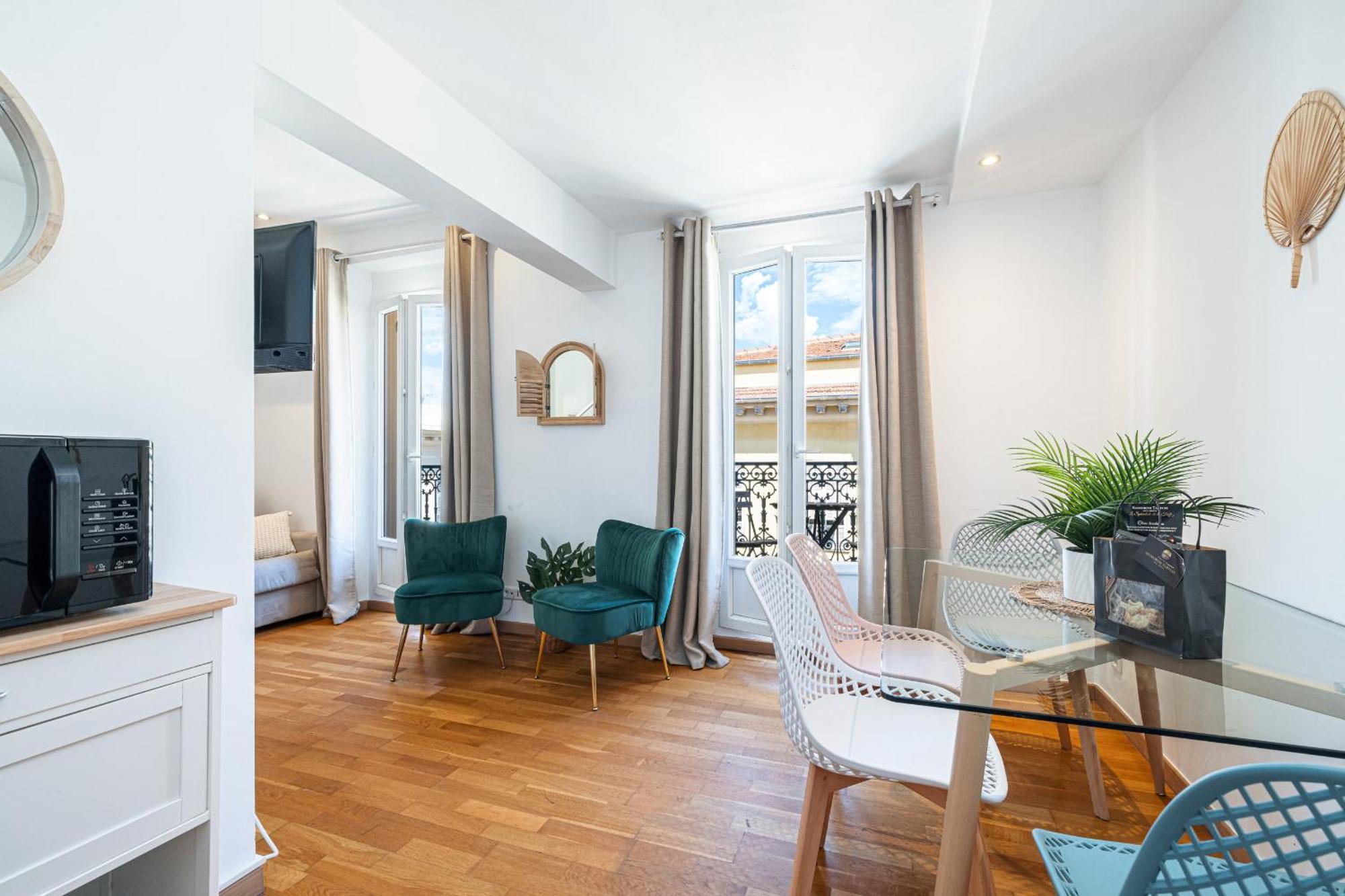 Massena Street - 1 Bdr Duplex With Ac & Parking Apartment Nisa Exterior foto