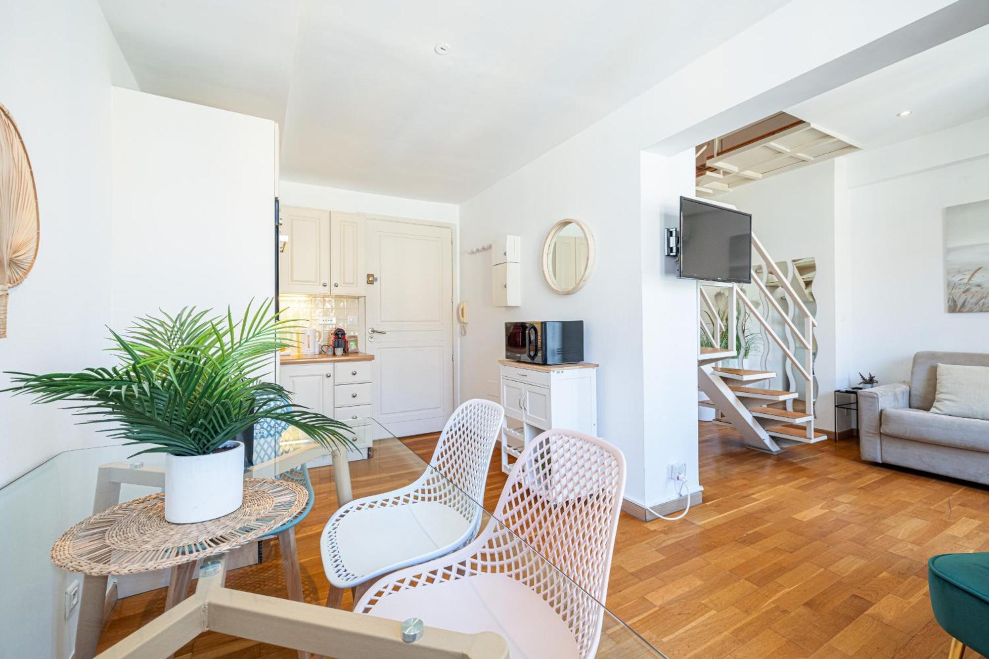 Massena Street - 1 Bdr Duplex With Ac & Parking Apartment Nisa Exterior foto